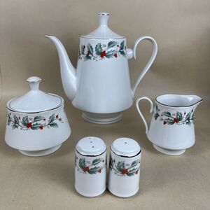 VTG China Pearl NOEL Holly Berry Xmas Coffee Pot,Sugar Bowl/Creamer, Salt/Pepper